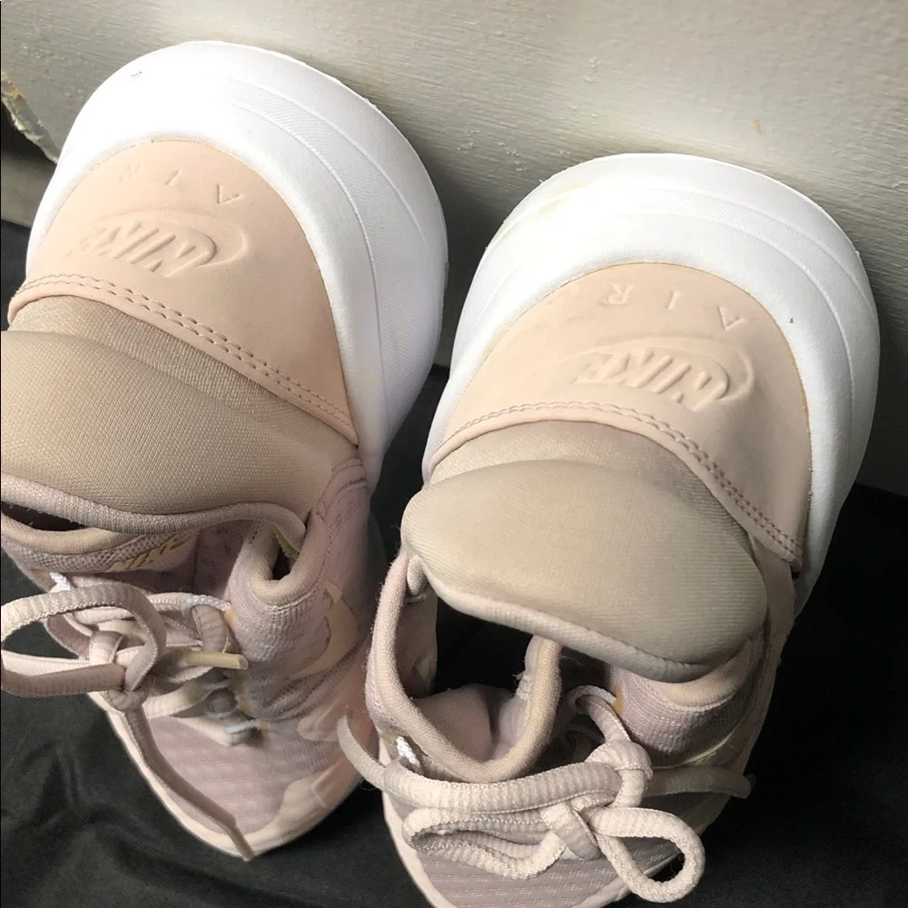 Nike Women's Soft Pink Mesh Sneakers